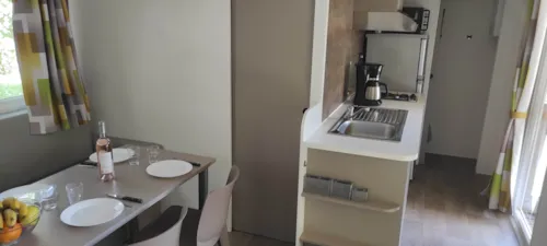 Location - Mobil Home Climatisation / 2 Chambres / 25M2 / Tv / Terrasse Couverte - image n°4 - Camping d'Arpheuilles