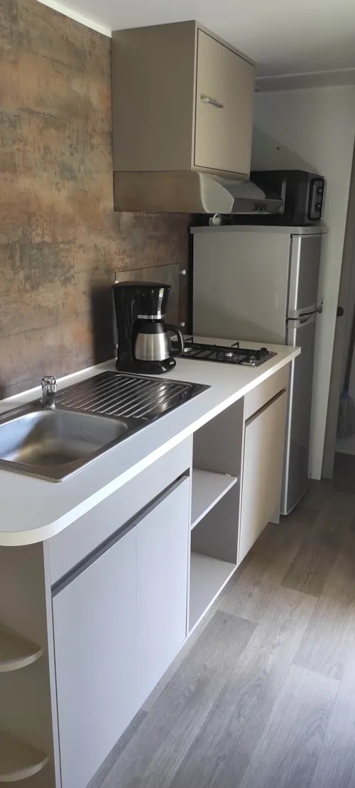 Location - Mobil Home Climatisation / 2 Chambres / 25M2 / Tv / Terrasse Couverte - image n°5 - Camping d'Arpheuilles