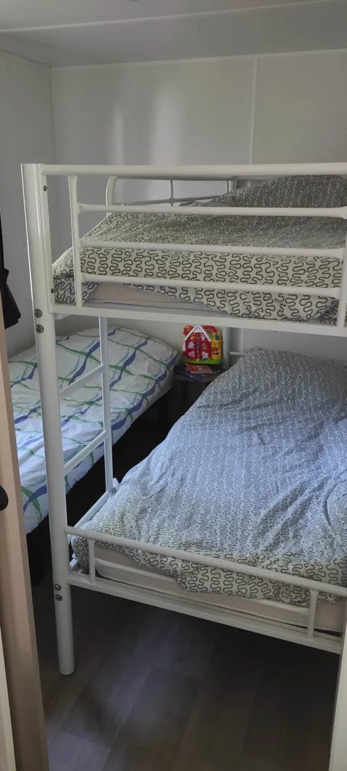 Location - Mobil Home Climatisation / 2 Chambres / 25M2 / Tv / Terrasse Couverte - image n°7 - Camping d'Arpheuilles