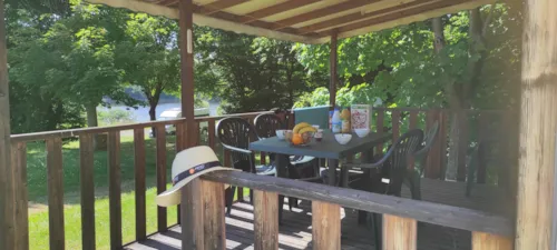Location - Mobil Home Climatisation / 2 Chambres / 25M2 / Tv / Terrasse Couverte - image n°2 - Camping d'Arpheuilles