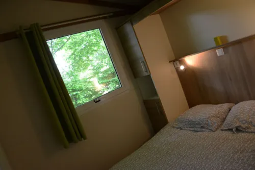 Location - Chalet  Climatisé / 32M2 / 3 Chambres / Tv / Terrasse Couverte 12 M² - image n°5 - Camping d'Arpheuilles