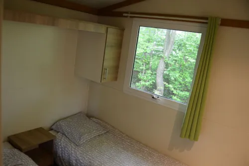 Location - Chalet  Climatisé / 32M2 / 3 Chambres / Tv / Terrasse Couverte 12 M² - image n°6 - Camping d'Arpheuilles