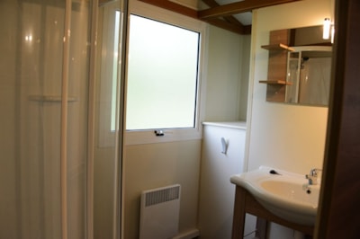 Air-conditioned chalet / 32m2 / 3 bedrooms / TV / 12 m² covered terrace