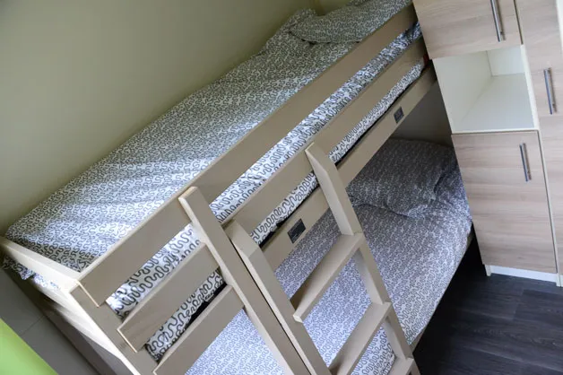 Chalet 32 M² /Climatisé / 3 Chambres - Terrasse Couverte 12 M² Tv