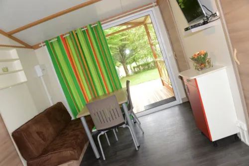 Location - Chalet  Climatisé / 32M2 / 3 Chambres / Tv / Terrasse Couverte 12 M² - image n°9 - Camping d'Arpheuilles