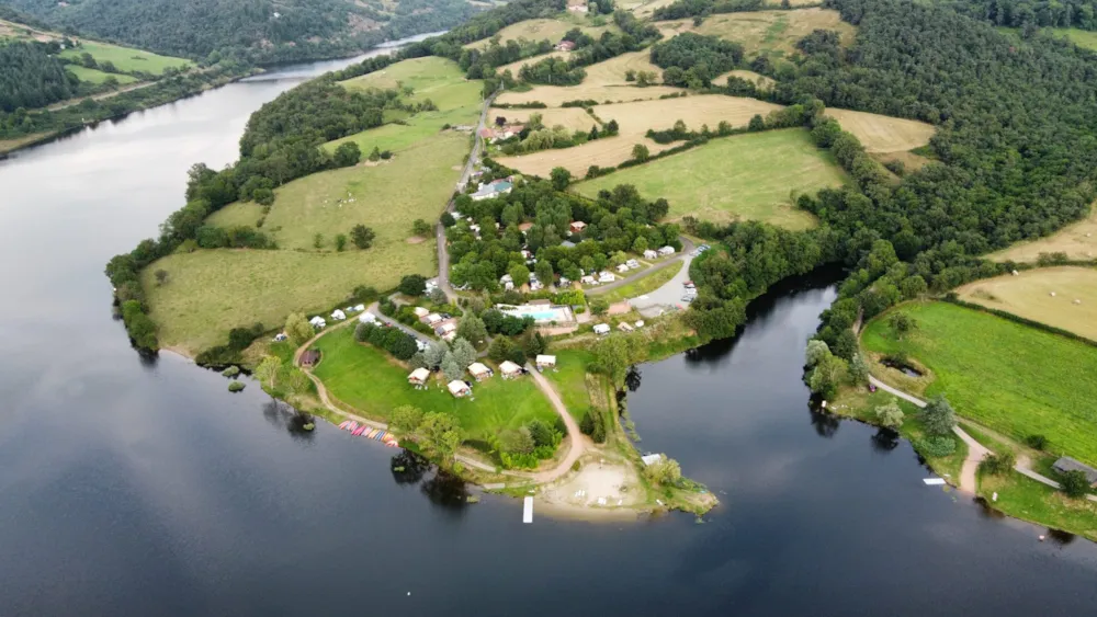 Emplacement - Emplacement  Vue Lac + Éléctricité + Voiture + Tente / Caravane Ou Camping-Car - Camping d'Arpheuilles