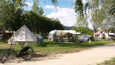 PRIVILEGE pitch of 150m² - Price including 2 pers. with electricity