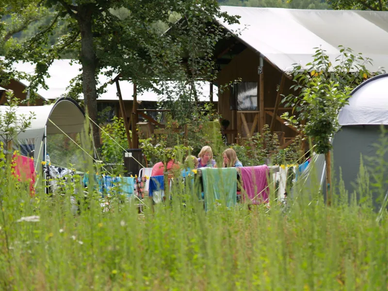 Emplacement Confort 100M² - Prix Incluant 2 Pers. - Avec Électricité