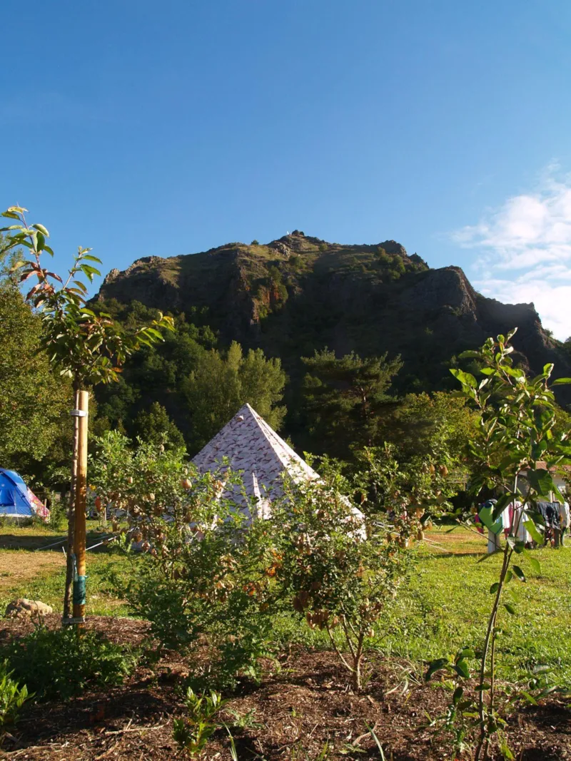 Emplacement Privilege 200M² - Prix Incluant 2 Pers. Avec Électricité