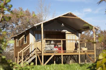 Mietunterkunft - Die Lodge Hütte 27M² - 2 Zimmer + Terrasse 12M² - CosyCamp