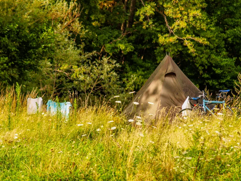 Emplacement Nature 100M² - Prix Incluant 2 Pers. Sans Électricité