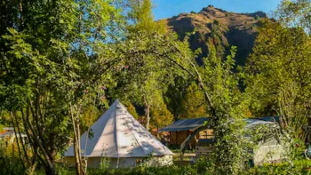 Stellplatz - Camping Stellplatz Confort 100M² + Strom - CosyCamp