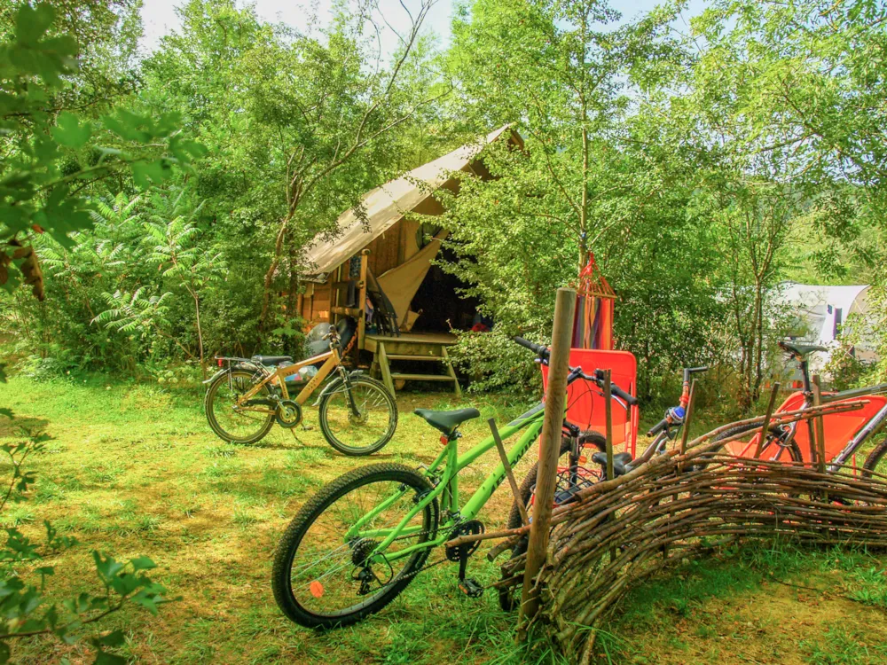 Location - Tente Robinson 24 M² - 1 Chambre + Mezzanine + Salle De Bains - CosyCamp