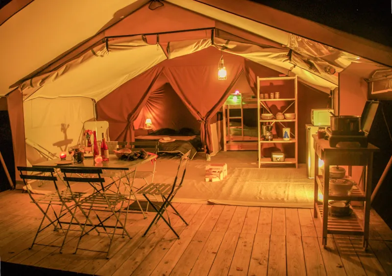Tente Canadienne 25M² (2 Chambres) + Terrasse (Sans Sanitaires Privés)