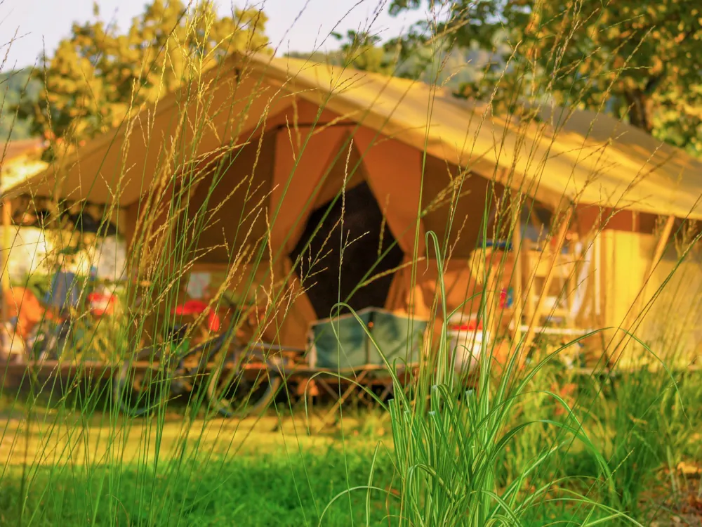 Location - Tente Canadienne 25M² (2 Chambres) + Terrasse (Sans Sanitaires Privés) - CosyCamp