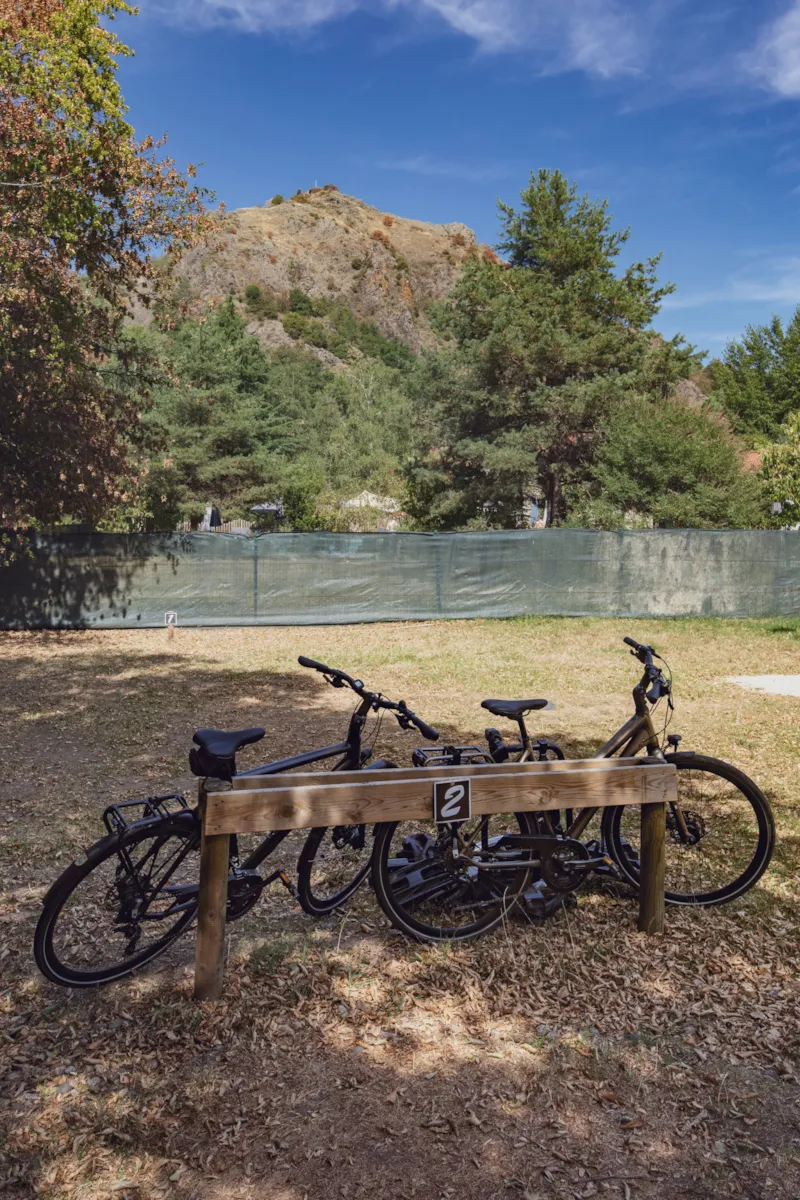 Emplacement 100M² Caravane, Camping-Car Avec Électricité