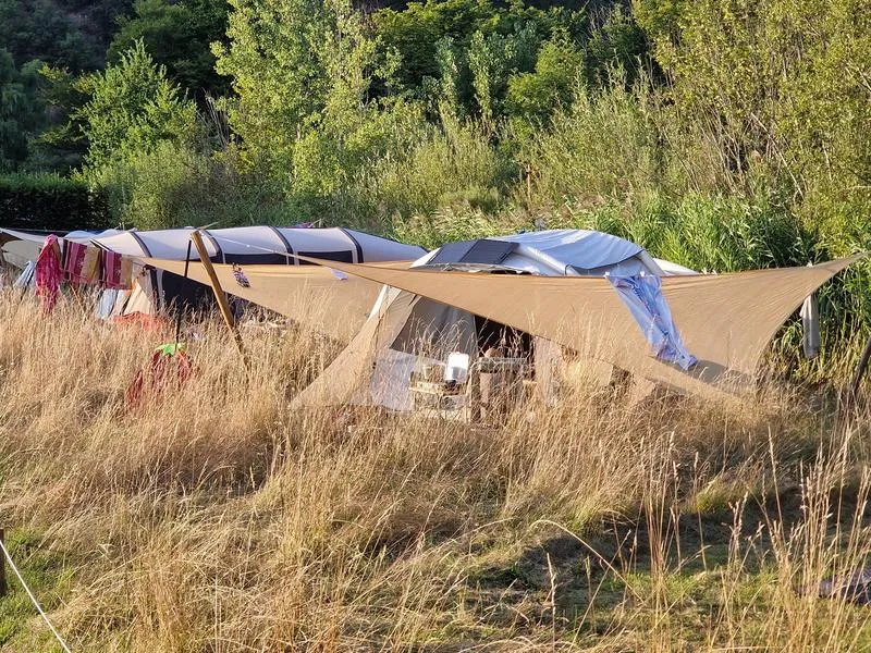 Emplacement Nature 100M² - Prix Incluant 2 Pers. Sans Électricité