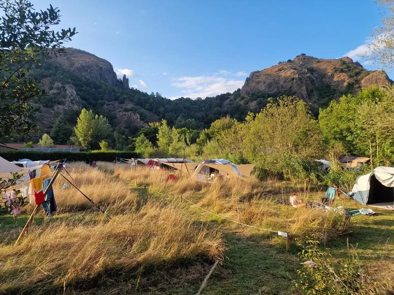 Emplacement Nature 100M² - Prix Incluant 2 Pers. Sans Électricité