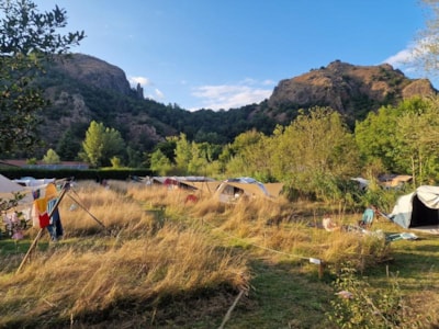 Camping pitch NATURE 100m² - Price for 2 pers. without electricity