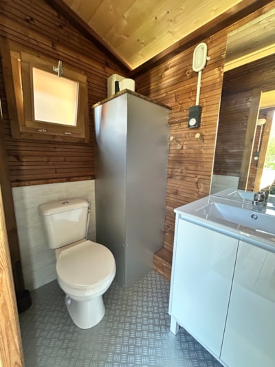 CONFORT pitch 100m² with electricity & private sanitary facilities (price including 2 pers.)