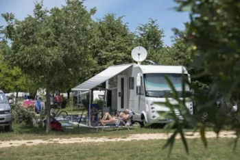 Stellplatz - Stellplatz Belvedere Plus - Bi Village