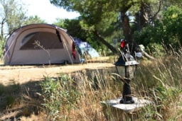 Kampeerplaats(en) - Pakket Standard : Standplaats + 1 Voertuig + Tent Of Caravan + Elektriciteit 6A - Camping la Commanderie