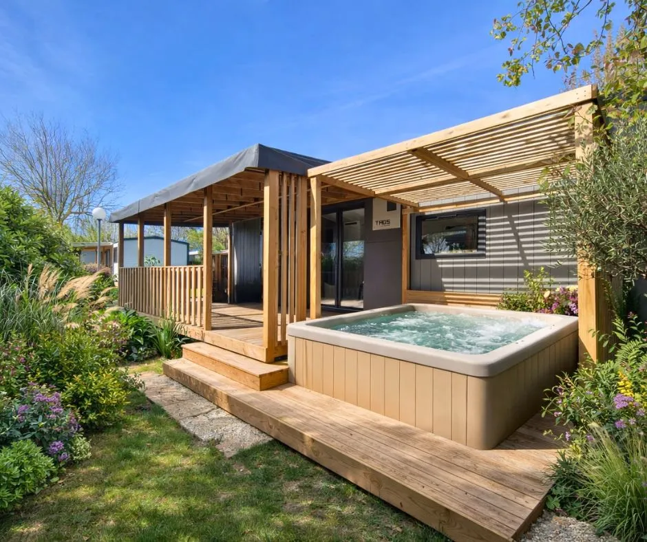 Location - C- Mobil-Home Méditerranée Confort Climatisé Spa 3 Chambres 1/6 Pers. - Chadotel Tahiti Village