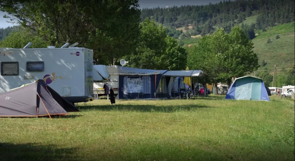Camping La Cigale de L'Allier