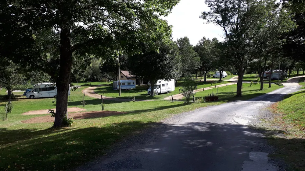 Emplacement - Forfait Randonneur - Camping La Cigale de L'Allier