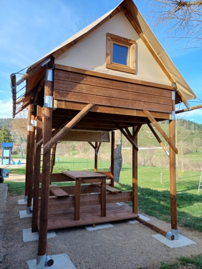 CAMPER’S TREEHOUSE