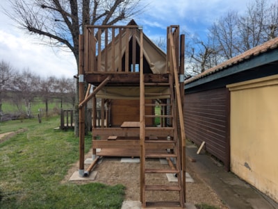 CAMPER’S TREEHOUSE