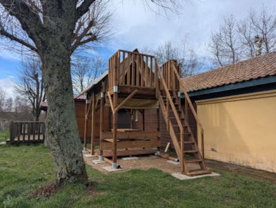 CAMPER’S TREEHOUSE