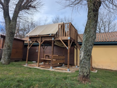 CAMPER’S TREEHOUSE