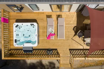Mietunterkunft - Cottage Premium 40 M² + Spa Luxe - 3 Zimmer + 2 Badezimmer + Air Co & Tv + Terrasse, Panorama Blick - Camping  Holiday Green