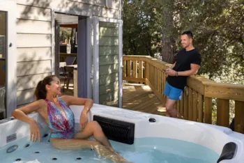 Mietunterkunft - Cottage Vip & Spa Luxe 36 M² - 2 Zimmer - Privater Whirlpool Auf Der Holzterrasse, Klimaanlage, Tv - Camping  Holiday Green