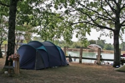 Establishment Camping Le Chêne Du Lac - Gironde - Bayas - St Emilion