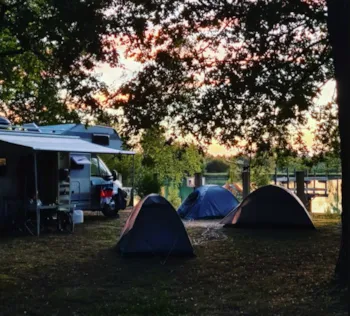 Kampeerplaats(en) - Standplaats - Camping Le Chêne du Lac