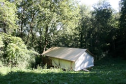 Location - Tente Lodge Avec Salle De Bains 3 Personnes Petits Déjeuners Inclus Location De 1 À 3 Jours - Camping glamping Terre Rouge