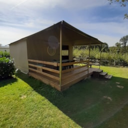 Accommodation - Tent Lodge Confort 25M² + Sheltered Terrace - 2 Bedrooms - Camping L'Ecrin Nature