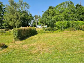 Stellplatz - Stellplatz: 1 Fahrzeug + Strom Inklusive 2 Personen - Camping de l'Orival