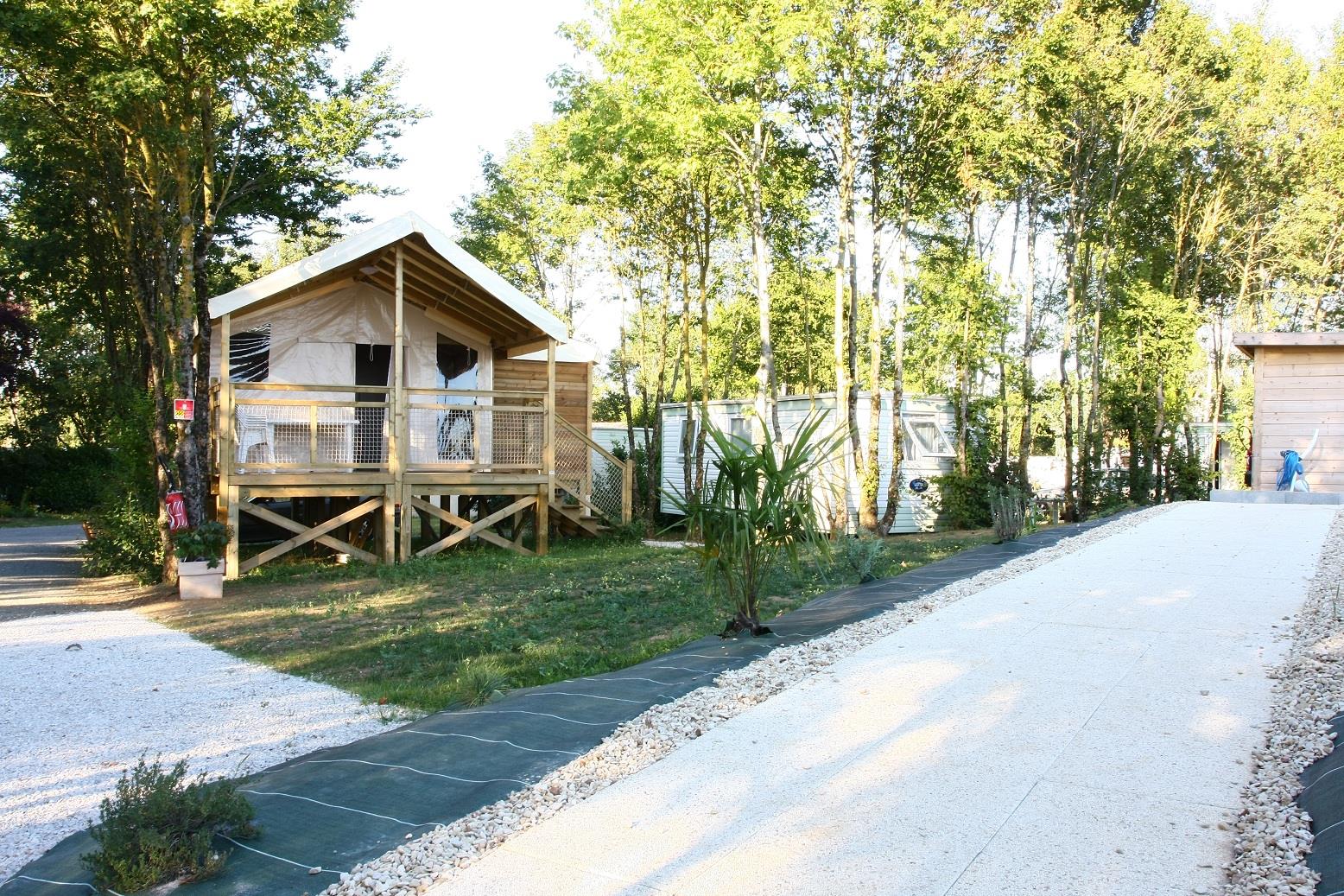 Location - Ecolodge 19M² Avec Sanitaires / 2 Chambres - Terrasse Sur Pilotis 10.5M² - Camping Le Réjallant