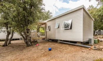 Mietunterkunft - Comfort |32M² | Klimaanlage | 3 Schlafzimmer | Einfache Terrasse - - Camping Marvilla Parks - Les Lacs du Verdon