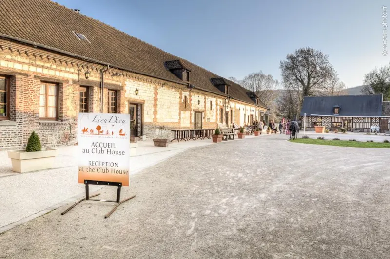 Gîte De Groupe - L'abbaye (24/30Pers)