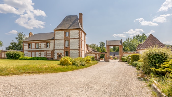 La Tour : Maison De Caractère