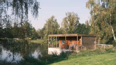 Floating hut