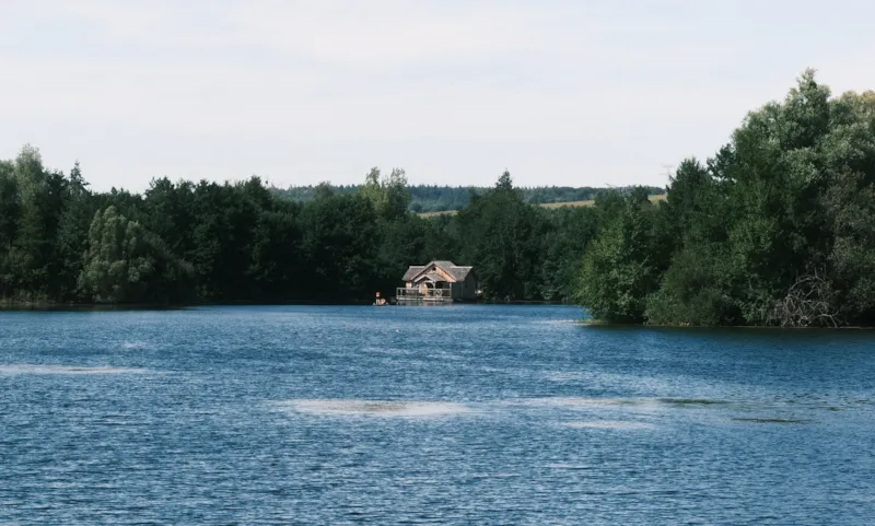 Nuit D'exception Pour La Saint Valentin : Cabane Sur L'eau Avec Bain Nordique Et Apéritif Champagne