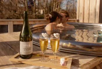 Accommodation - Nuit D'exception Pour La Saint Valentin : Cabane Sur L'eau Avec Bain Nordique Et Apéritif Champagne - LieuDieu, Domaine de Campagne