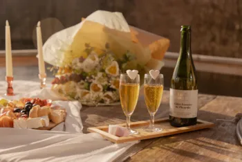 Accommodation - Saint Valentin : Nuit Romantique En Roulotte Avec Apéritif Champagne - LieuDieu, Domaine de Campagne