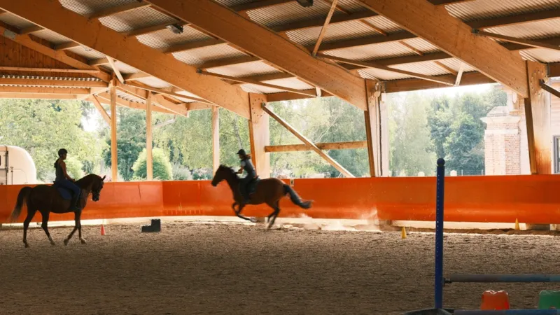 Séjour Équestre Et Cocooning En Cabane Avec Bain Nordique - Tous Niveaux De 6 À 99 Ans !