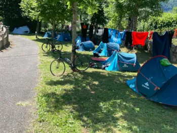 Stellplatz - Stellplatz Pauschale Wanderer Oder Radfahrer Mit Zelt - Camping Du Valentin